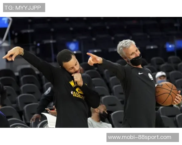 科尔强调无球体系需具备马卡或水花级别球员以优化战术布局 科尔强调无球体系需具备马卡或水花级别球员以优化战术布局