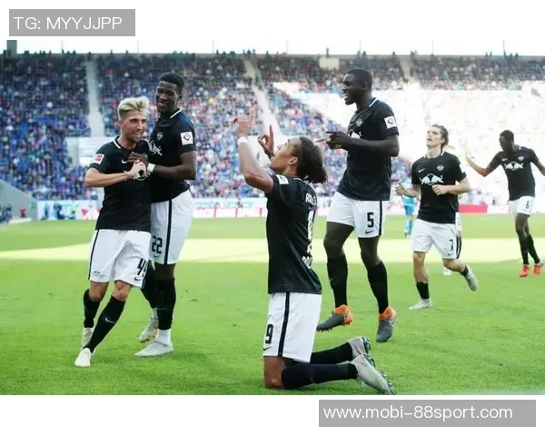 枪手球迷用坎贝尔Tifo嘲讽热刺展现死敌情结