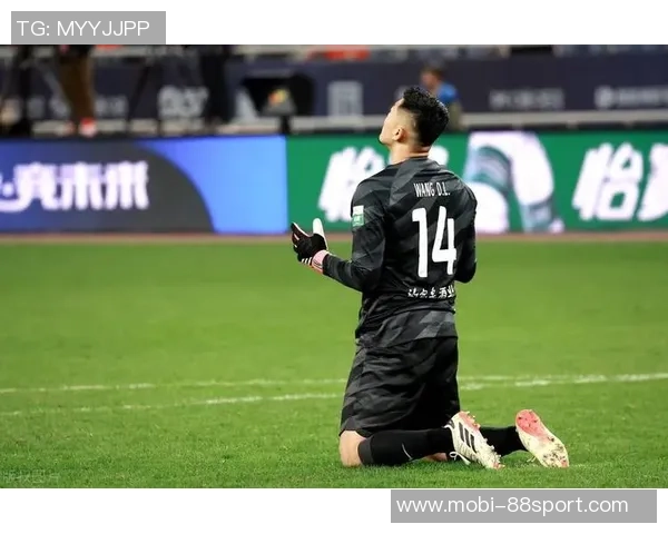 王大雷感谢球迷雨中支持并祝双节快乐展现球队团结精神